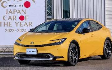 Новые BMW X1 и Toyota Prius признали лучшими автомобилями года в Японии