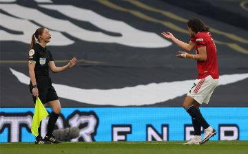 Телевидение Ирана более 100 раз прекращало трансляцию матча «Тоттенхэм» – «Манчестер Юнайтед» из-за голых ног женщины-арбитра