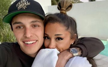 Певица Ариана Гранде тайно вышла замуж