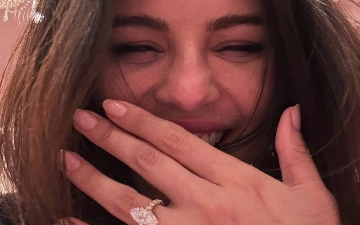 Подписчики определили стоимость помолвочного кольца Селены Гомес