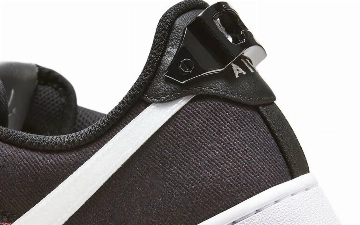 Nike представили кроссовки с открывашкой для пива