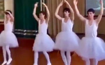 Школьники в Махачкале решили станцевать для одноклассников в балетных пачках, за что их затравили в социальных сетях – видео