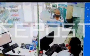 В Узбекистане мужчина разгромил аптеку и напал на фармацевтку за неправильно выданный препарат