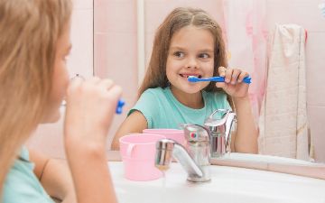 Почему у ребенка должна быть детская зубная паста? Отвечает терапевт из Узбекистана