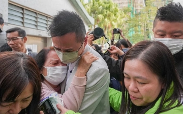 Число погибших при пожаре в Гонконге достигло 65