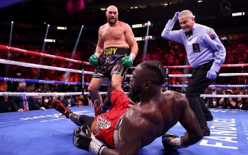 Боксер Тайсон Фьюри одолел экс-чемпиона UFC Фрэнсиса Нганну