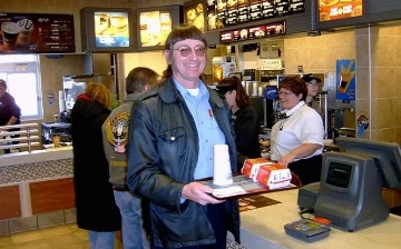 Американец попал в Книгу рекордов Гиннесса: он съел за всю свою жизнь больше 34 тысяч «Биг Маков»