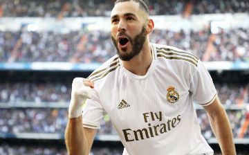 Бензема - первый футболист, забивавший гол в 17 подряд сезонах ЛЧ <br>