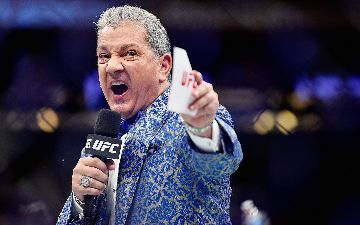 Диктор UFC пропустит турнир первый раз за 25 лет из-за коронавируса