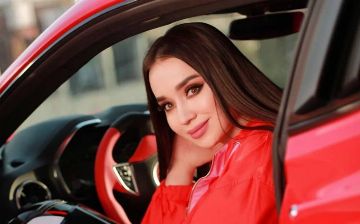 Шахзода Мухаммедова исполнила песню для выпускников школы – видео