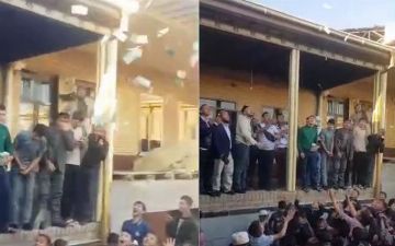 Самаркандец разбрасывал деньги на детей во время празднования Рамазан хайита и поплатился