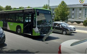 В Ташкенте автобус «поцеловал» две «Нексии» - фото