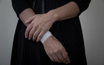 Селфхарм: что это такое и как справиться с желанием навредить себе