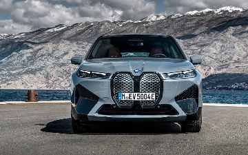 BMW отзывает более тысячи моделей iX