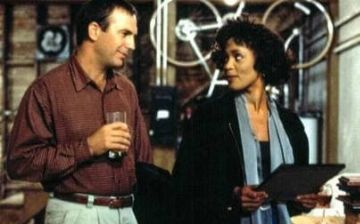 Фильм «Телохранитель» с Уитни Хьюстон в главной роли переснимут к годовщине премьеры