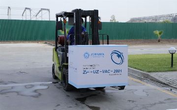 В Узбекистане состоялась церемония передачи почти 1,5 миллиона доз узбекско-китайской вакцины, произведенной на базе Jurabek Laboratories – фото