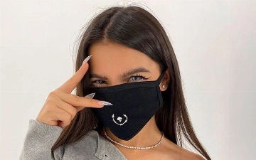 Амина Тендерлибае впервые показала свое лицо без маски