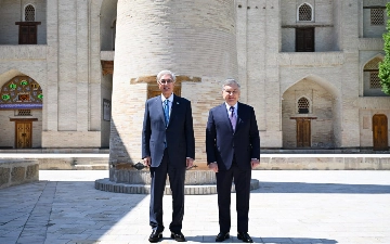 Мирзиёев и Токаев посетили мавзолей Бахауддина Накшбанда в Бухаре