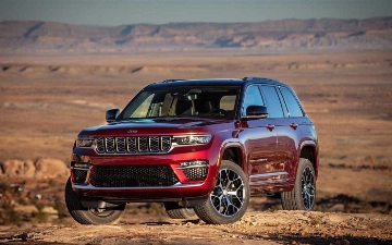 Обновленный Jeep Grand Cherokee стал заметно дешевле предшественника