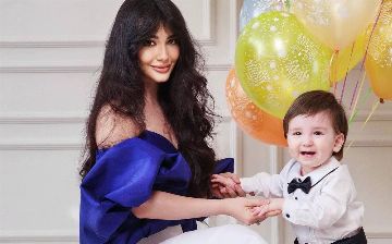 Зарина Низомуддинова показала, какое авто предпочитает ее младший сын СаидУмар - видео