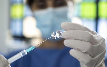 Эксперты рассказали, когда стоит вакцинироваться и какой промежуток времени может привести к «иммунному параличу»