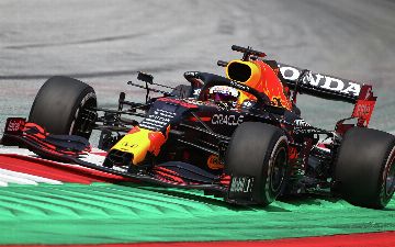 Федерация автоспорта ответила на заявление Mercedes лишить Ферстаппена чемпионства