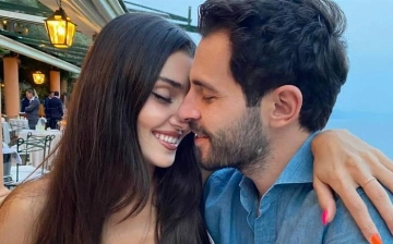 Возлюбленного Ханде Эрчел впервые заметили за ужином с семьей актрисы