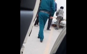 В Карши загорелся автомобиль службы ГАИ