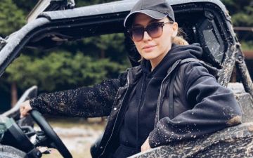 Внедорожник, в котором ехала певица Лола, чуть не перевернулся – видео