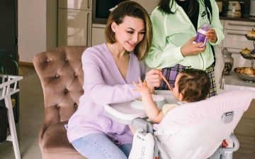 Лола Юлдашева показала лицо своей младшей дочери - фото