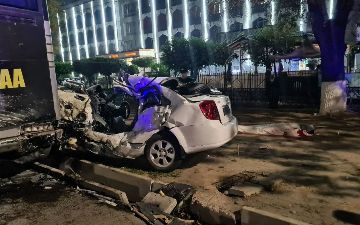 В Ташкенте «Ласетти» на высокой скорости врезалась в пассажирский автобус Mercedes: один человек погиб