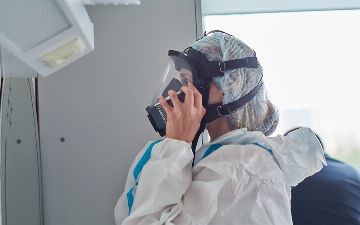 Заразившиеся «омикрон»-штаммом в России были вакцинированы