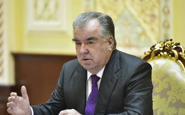 «Это может привести к раку мозга», - Эмомали Рахмон выступил против злоупотребления мобильными телефонами