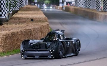 Маленький – не значит слабый: в Великобритании показали уменьшенную копию Бэтмобиля мощностью 1000 лошадок