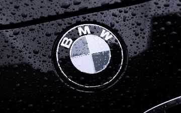 В сети показали BMW E9 с электродвигателем Tesla