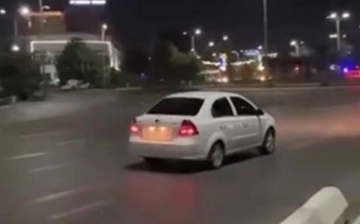 Тиктокеры из Андижана ради хайпа проехались по «встречке», сняв с машины номера — видео