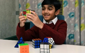 Мальчик из Англии интеллектуально превзошел Стивена Хокинга и Альберта Эйнштейна