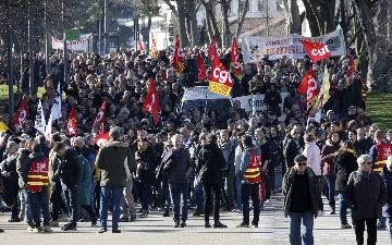 Почти 3 млн жителей Франции приняли участие в протестах против пенсионной реформы — видео