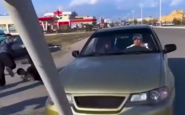 Вайнера Холика Самадова арестовали за повреждение дорожного знака в Бухаре