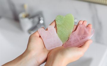 Стало известно, как сделать красивые скулы при помощи бьюти-гаджета