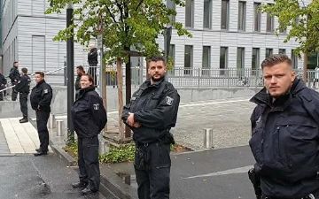 Полиция взяла под круглосуточную охрану госпиталь в Берлине, куда доставили Навального