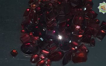 В Самарканде мужчина хотел продать фальшивые рубины за $250 тысяч