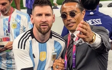 В соцсетях осуждают Нусрета за приставание к Месси