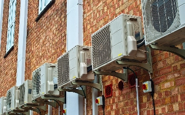 Жителей Мирабадского района попросили реже пользоваться кондиционерами в жару 