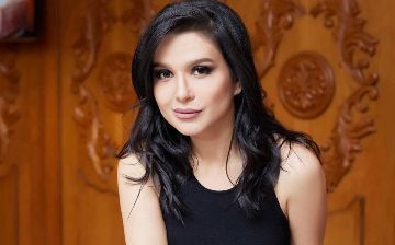 Певица Нилюфар Усманова призналась, что в детстве у нее была привычка приводить домой уличных животных и спать с ними