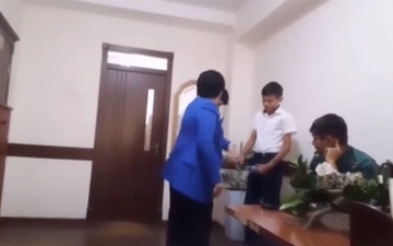 В одной из школ Чиланзара директор избила ученика