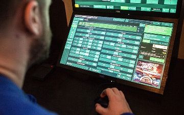 В Чирчике сотрудник проиграл в тотализаторе 33 тысячи долларов своего начальника