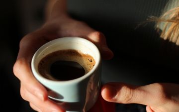 Нейрофизиолог назвала идеальное время для кофе