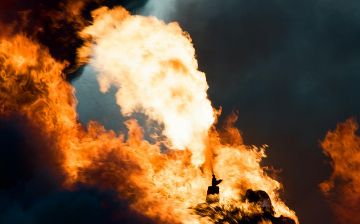 В Нигерии в результате взрыва на нелегальном НПЗ погибло более 100 человек