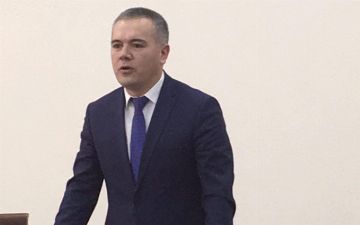 Замминистра забыл выключить микрофон в прямом эфире и сообщил, что будет вынужден уклониться от вопросов депутатов